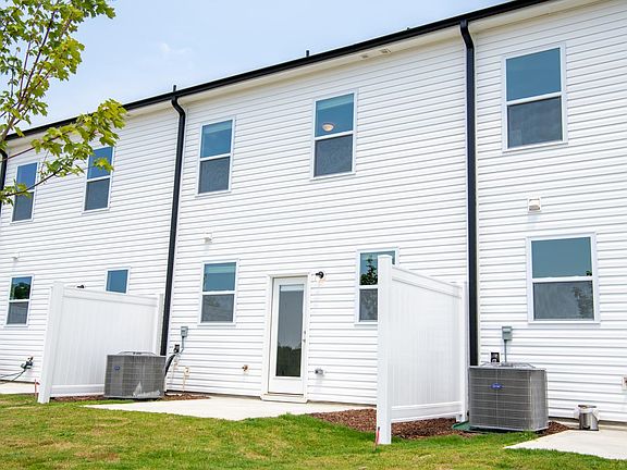 17 Oak Street, 54321 Onyx Town