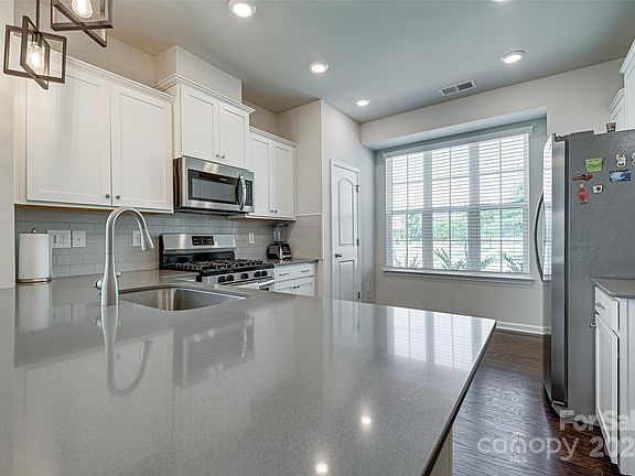 102 Cypress St, 07431 Copper City