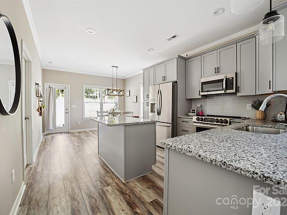 126 Scarlet Oak Street, 47203 Silver City