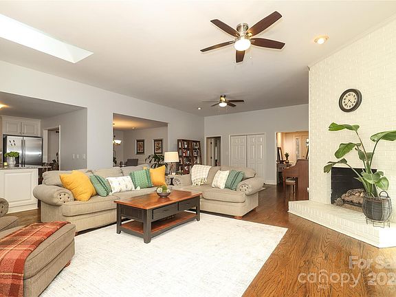 45 Yellowwood Street, 23847 Gold Town