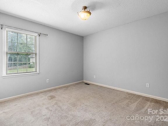 17 Aspen Avenue, 90210 Silver City