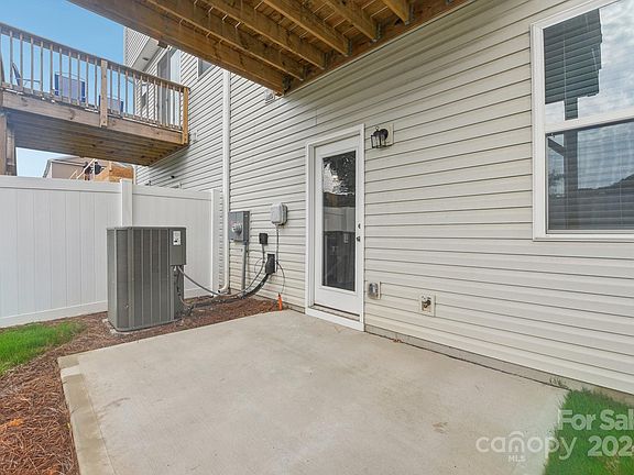23 Zinnia Street, 67890 Platinum City