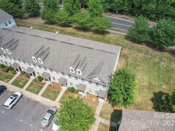 83 Oak Street, 34957 Onyx Town
