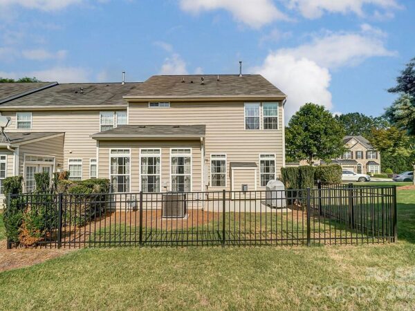 147 Silver Street, 90210 Bronze Town