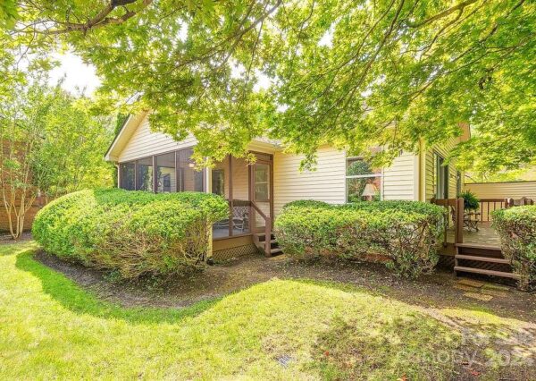 45 Holly Street, 78234 Gold Town
