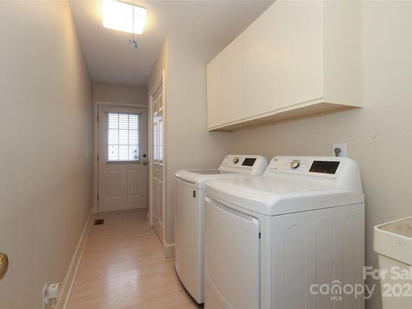 45 Yellowwood Street, 23847 Gold Town