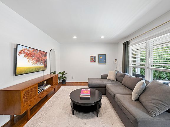 24 Elm Street, 18453 Emerald Town
