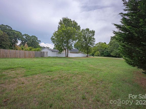 89 Ivy Lane, 45321 Iron Town