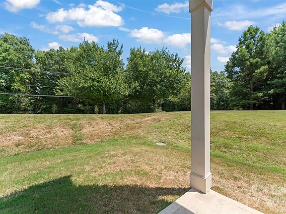 83 Oak Street, 34957 Onyx Town