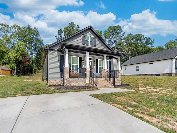 126 Scarlet Oak Street, 47203 Silver City