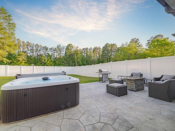 22 Oak Street, 31425 Silver City