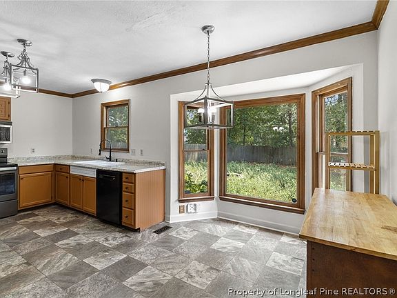 56 Goldcrest Avenue, 32415 Silver Town