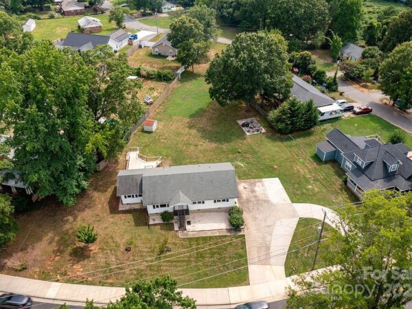 89 Ivy Lane, 45321 Iron Town