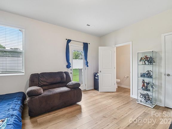23 Zinnia Street, 67890 Platinum City