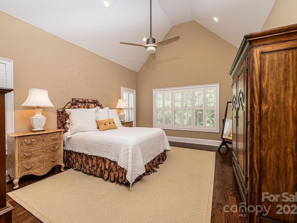 23 Oak Street, 98104 Silver City