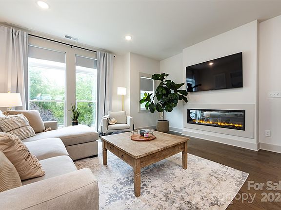 142 Quince St, 37562 Quartz Town