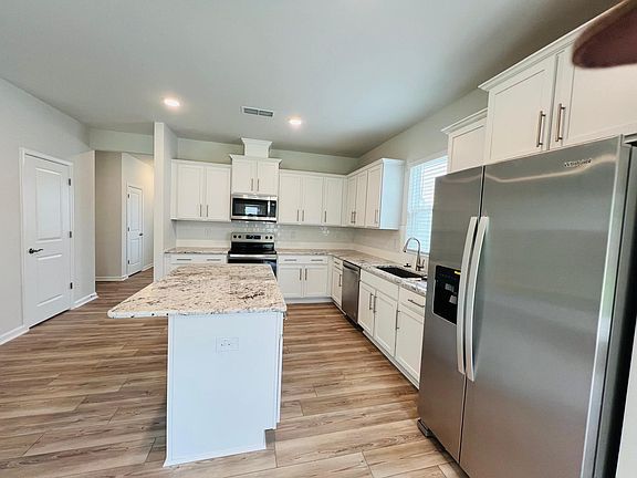 17 Lilac Lane, 92014 Gold Town