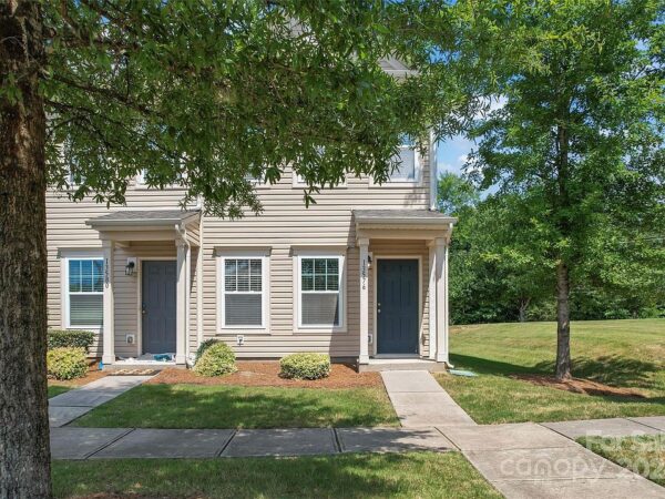 83 Oak Street, 34957 Onyx Town