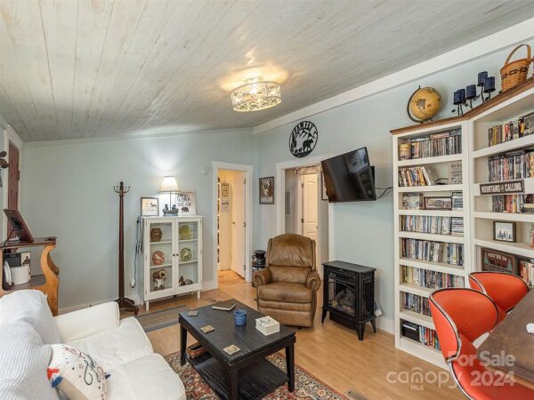 52 Nectarine Street, 89475 Nickel Town