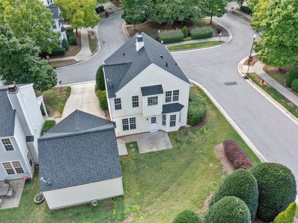 243 Kingfisher Ave, 67890 Krypton City