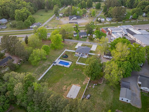 22 Oak Street, 31425 Silver City
