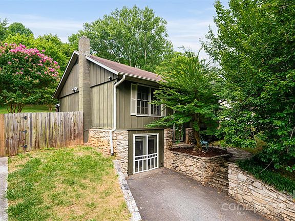 42 Tulip Street, 23456 Titanium City