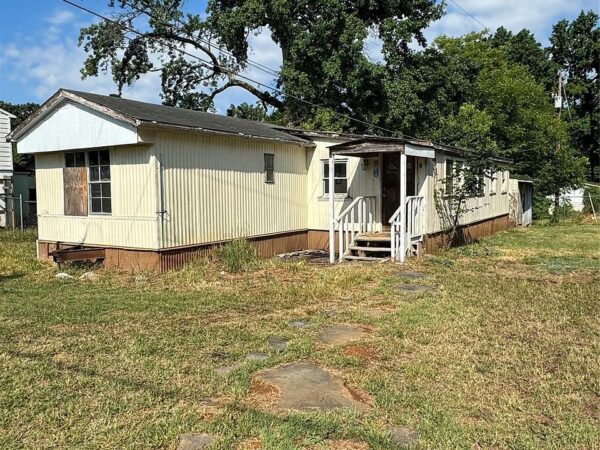 54 Elm Street, 38420 Emerald Town