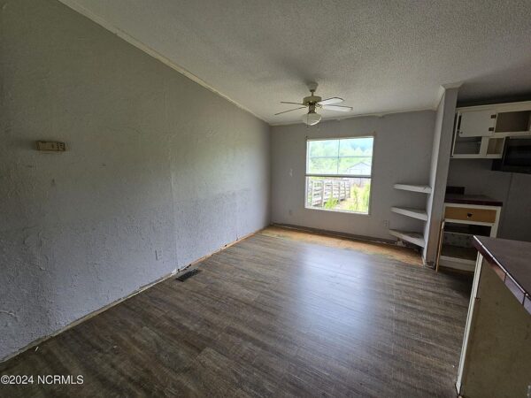 127 Oak Street, 58203 Onyx Town