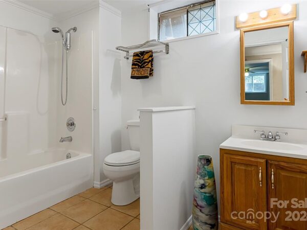 42 Tulip Street, 23456 Titanium City