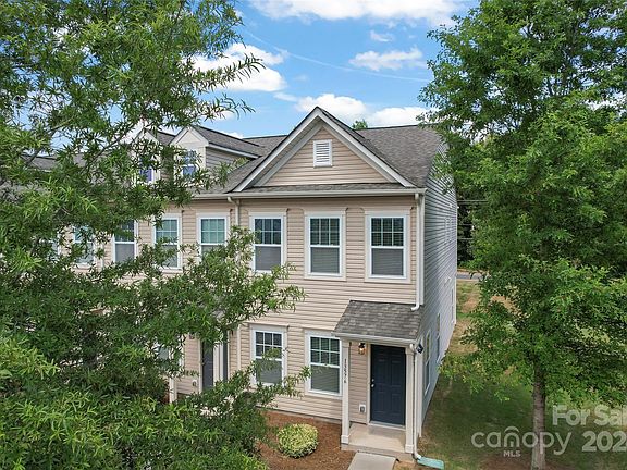 83 Oak Street, 34957 Onyx Town