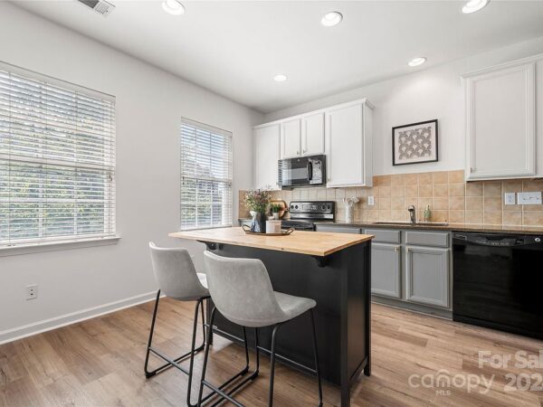 85 Sycamore Street, 48201 Silver City