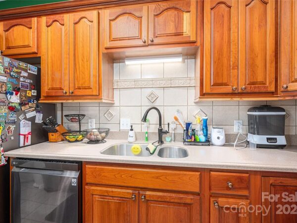 125 Jasmine St, 74829 Iron City