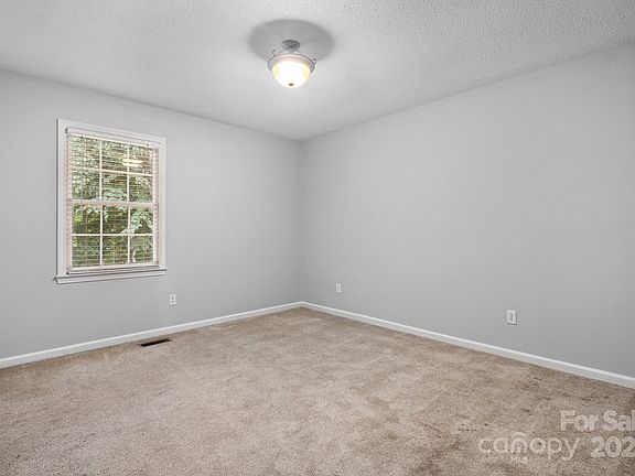 17 Aspen Avenue, 90210 Silver City