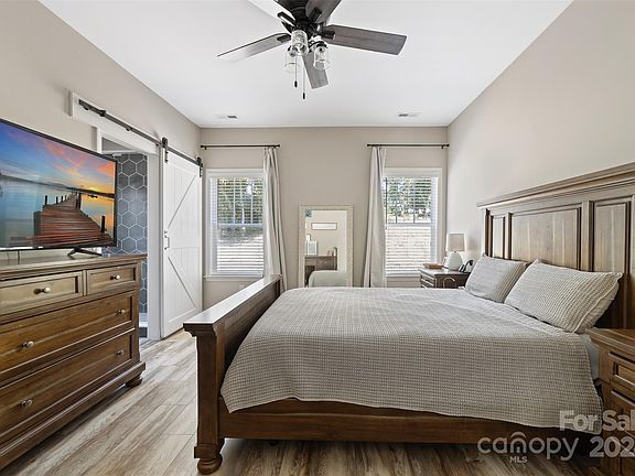 126 Scarlet Oak Street, 47203 Silver City