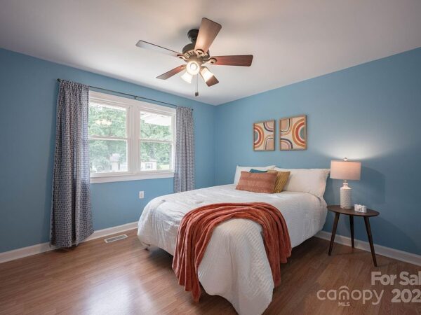 89 Ivy Lane, 45321 Iron Town