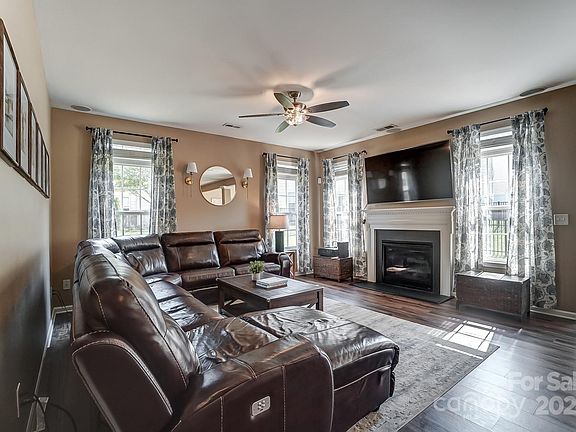 147 Silver Street, 90210 Bronze Town