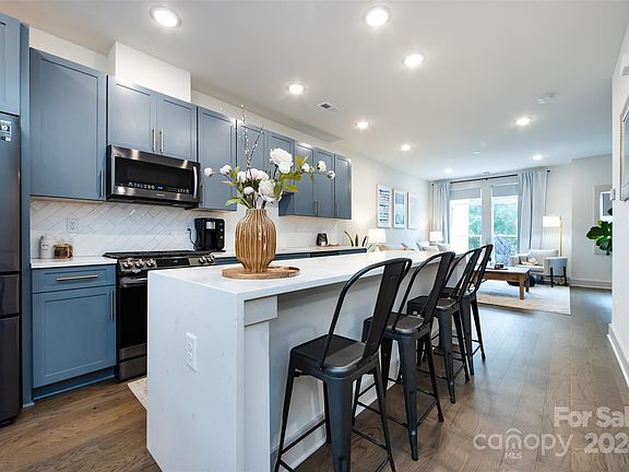 142 Quince St, 37562 Quartz Town