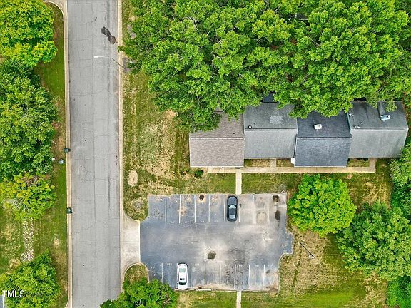 142 Quartz Street, 62954 Nickel City