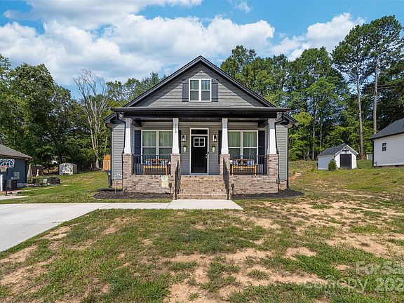 126 Scarlet Oak Street, 47203 Silver City