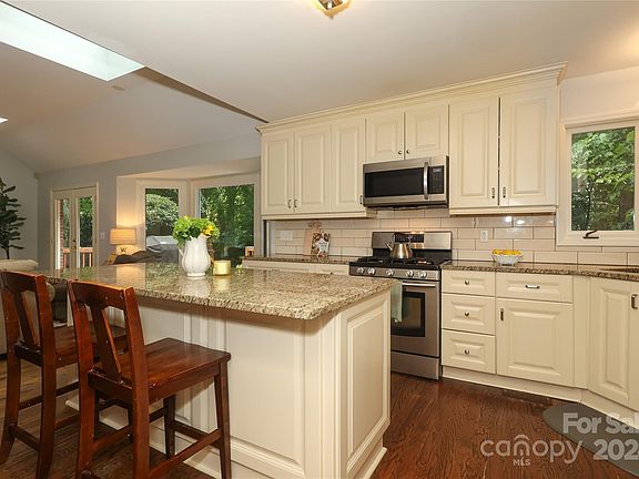 45 Yellowwood Street, 23847 Gold Town