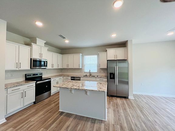 17 Lilac Lane, 92014 Gold Town