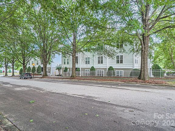 142 Silver Street, 65794 Steel Town