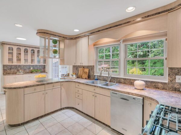 57 Lilac Lane, 29481 Lead Town