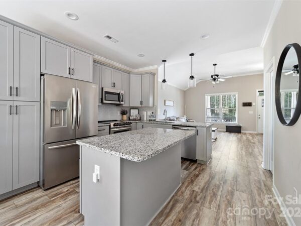 126 Scarlet Oak Street, 47203 Silver City