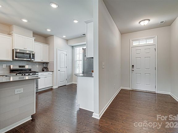 102 Cypress St, 07431 Copper City