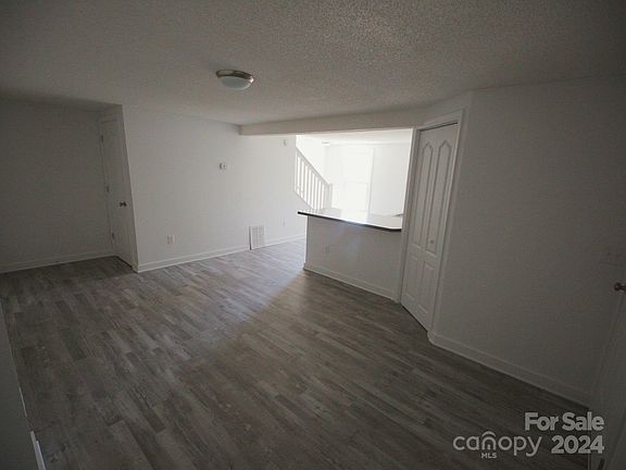 27 Kalmia Street, 47516 Nickel Town