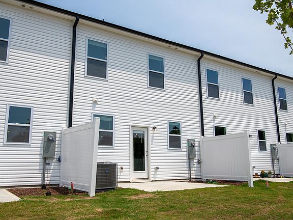 17 Oak Street, 54321 Onyx Town