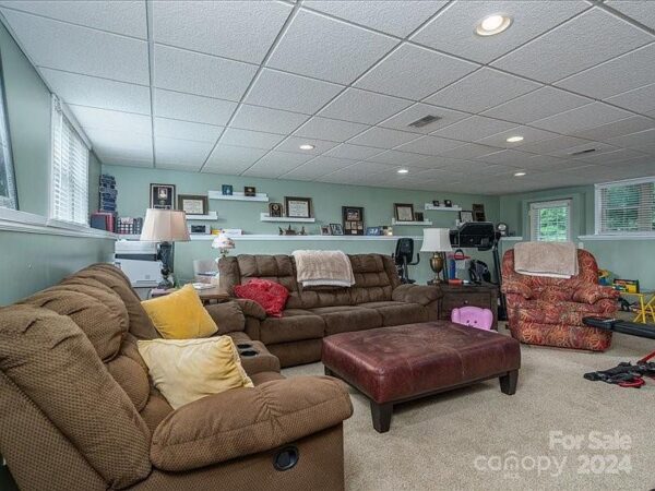 23 Fir Street, 86753 Iron Town