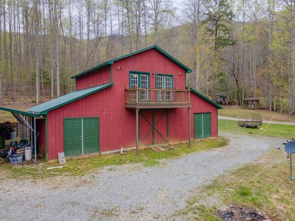 102 Violet Street, 48572 Vanadium City