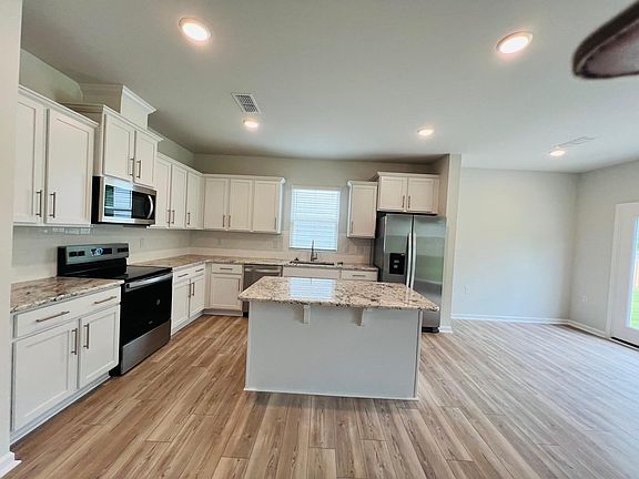 17 Lilac Lane, 92014 Gold Town